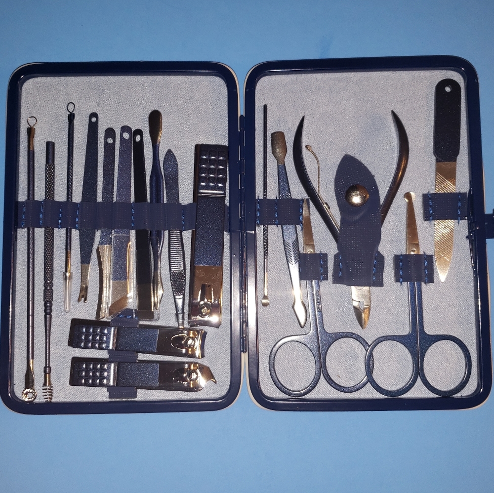 COPY - 18 Piece Make Up Kit and Manicure Set